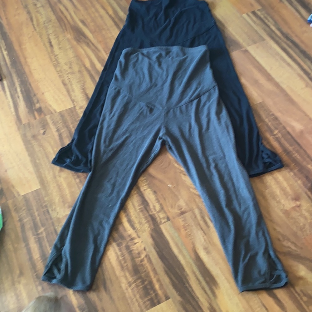 Kohls Maternity Capri length side detail leggings